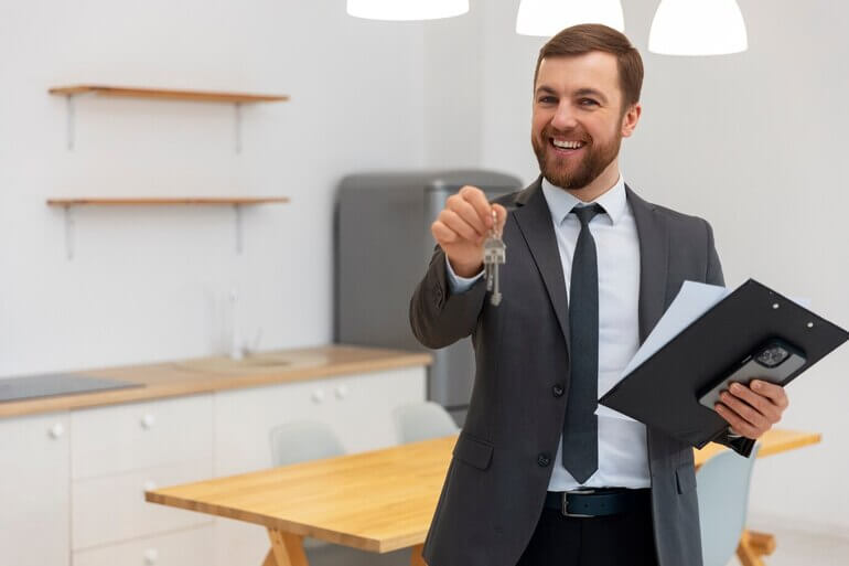 Understanding the Role of a Real Estate Agent